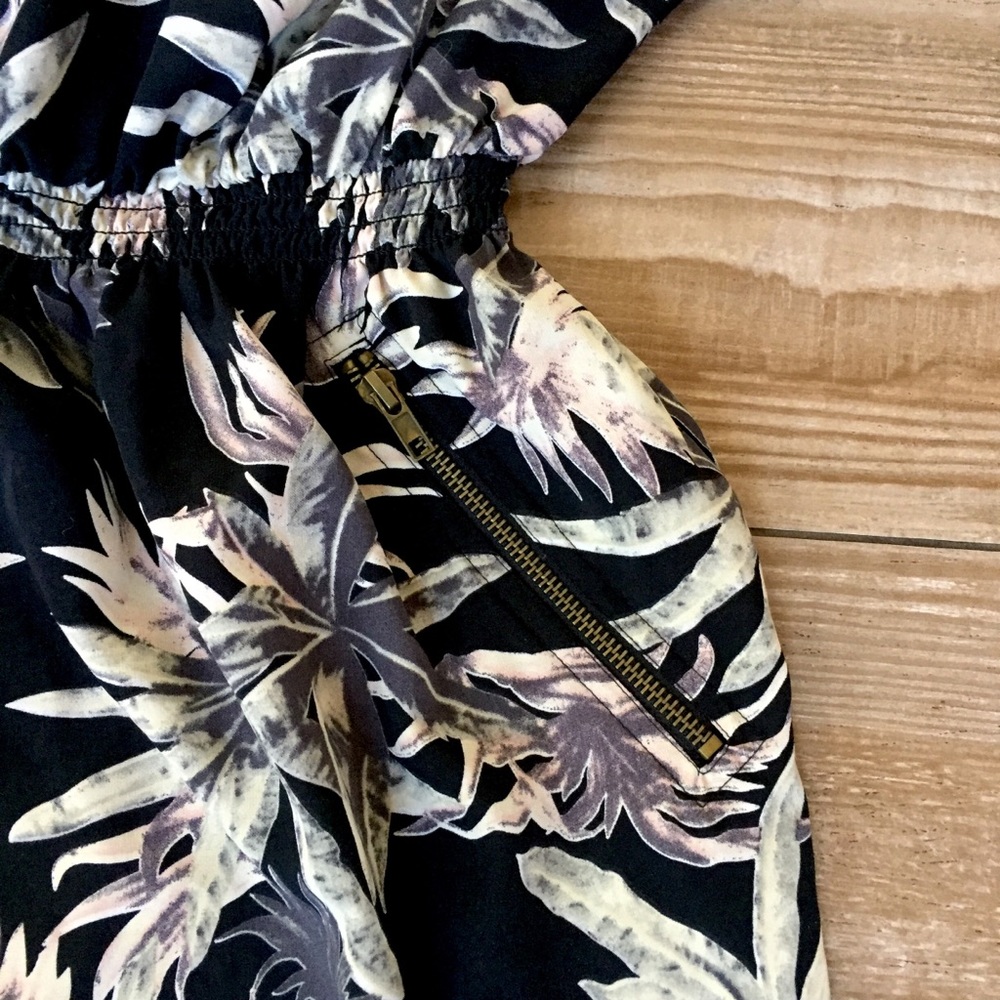 *SOLD* Palm Leaf Trend🌿 Black Mini Pocket Dress - Picture 4 of 8
